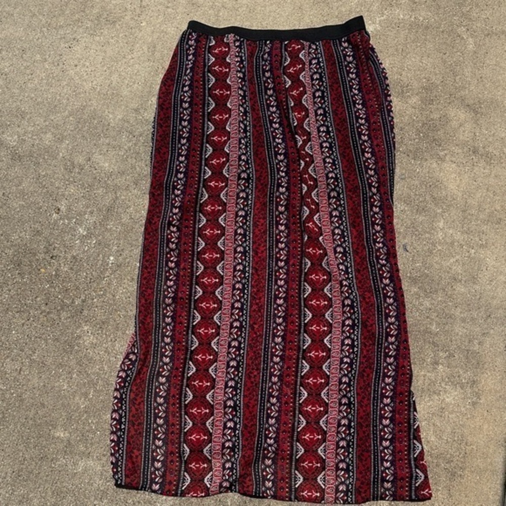 Elegant Red and Black Patterned Skirt PM2